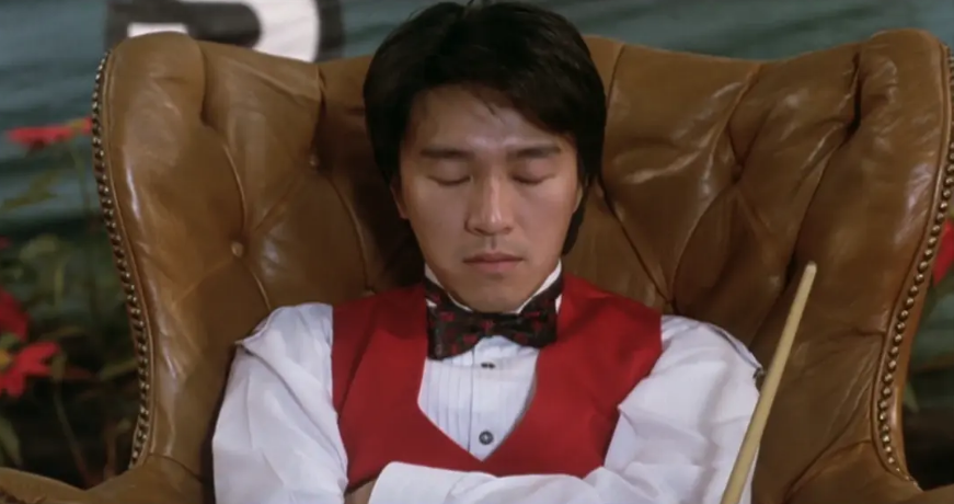 此时的周星驰,尚未脱离发掘者李修贤的影响.