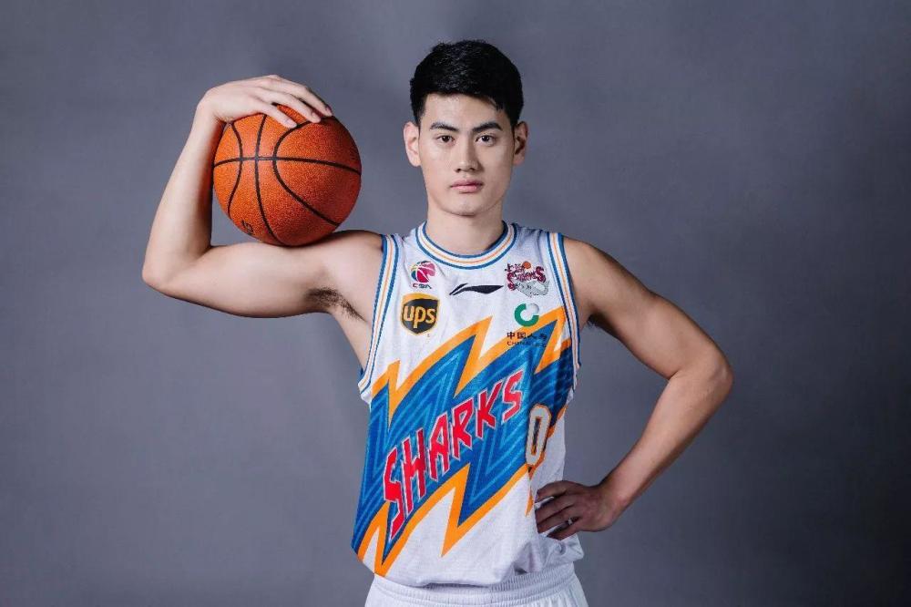 cba三消息胡良宇报名选秀颜鹏离开上海队球队正在接触强援