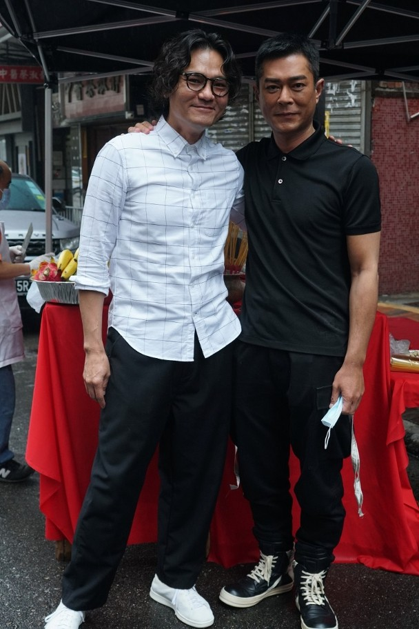 林家栋和古天乐拍戏时意外受伤鲜血直流但导演没喊停收工后才去缝针