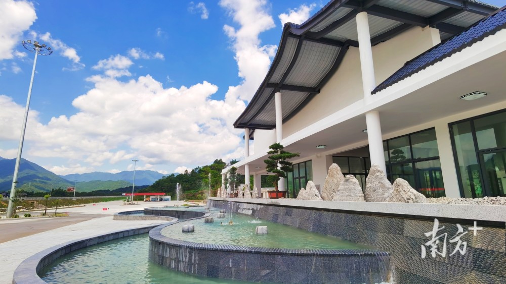 大丰华高速一期东连 "温泉之城" 丰顺县,西接远近闻名的"长寿之乡"