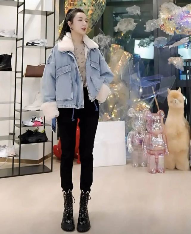 薇娅审美遭质疑,推荐鞋子形状神奇,网友吐槽:只有范冰冰会喜欢