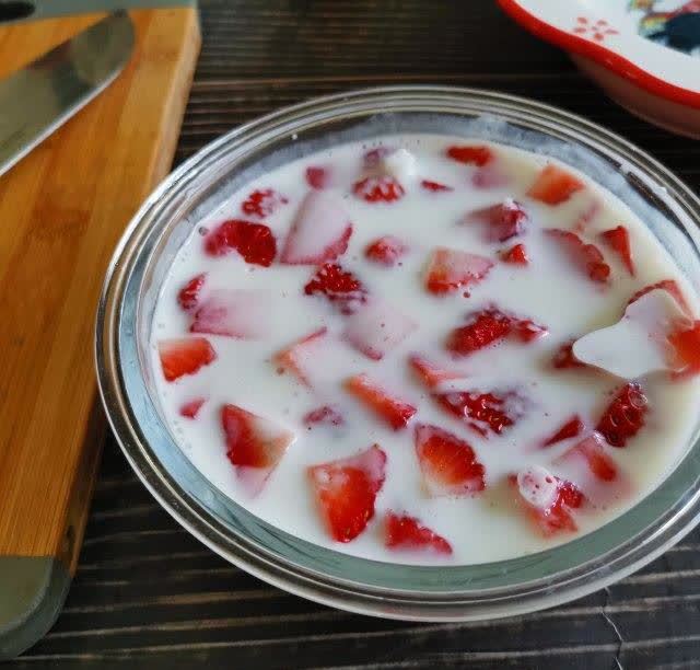 草莓果冻酸酸甜甜冰冰凉凉的夏季美味