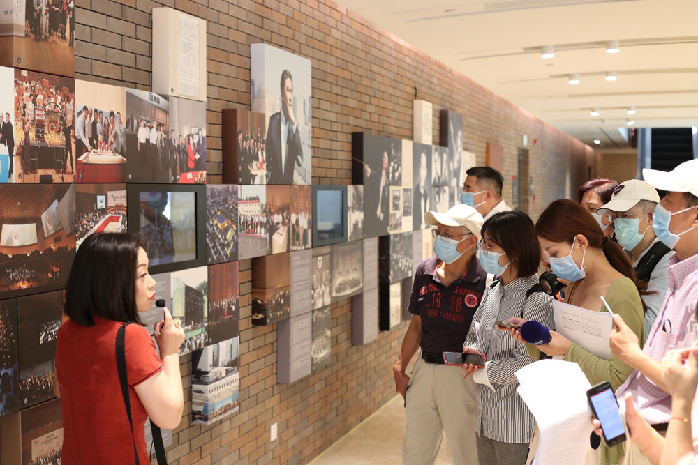 "聆听·百年回响"主题红色音乐展启幕,上海交响乐团团长周平为观众