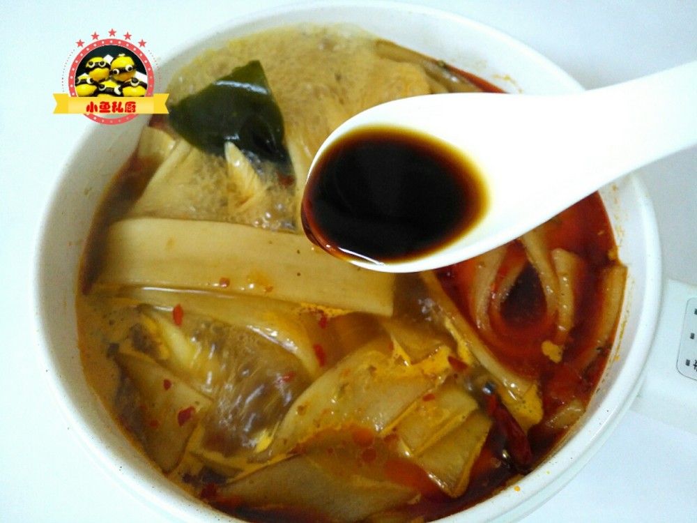 天热别总吃凉皮了,将这4样烫一烫,5分钟端上桌,酸辣爽口,好吃