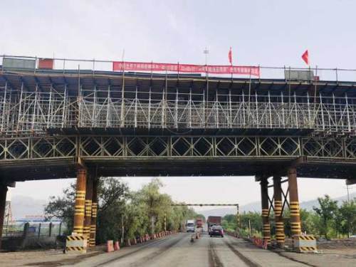 包银铁路石嘴山特大桥全线首孔支架现浇连续梁顺利完成浇筑_腾讯新闻