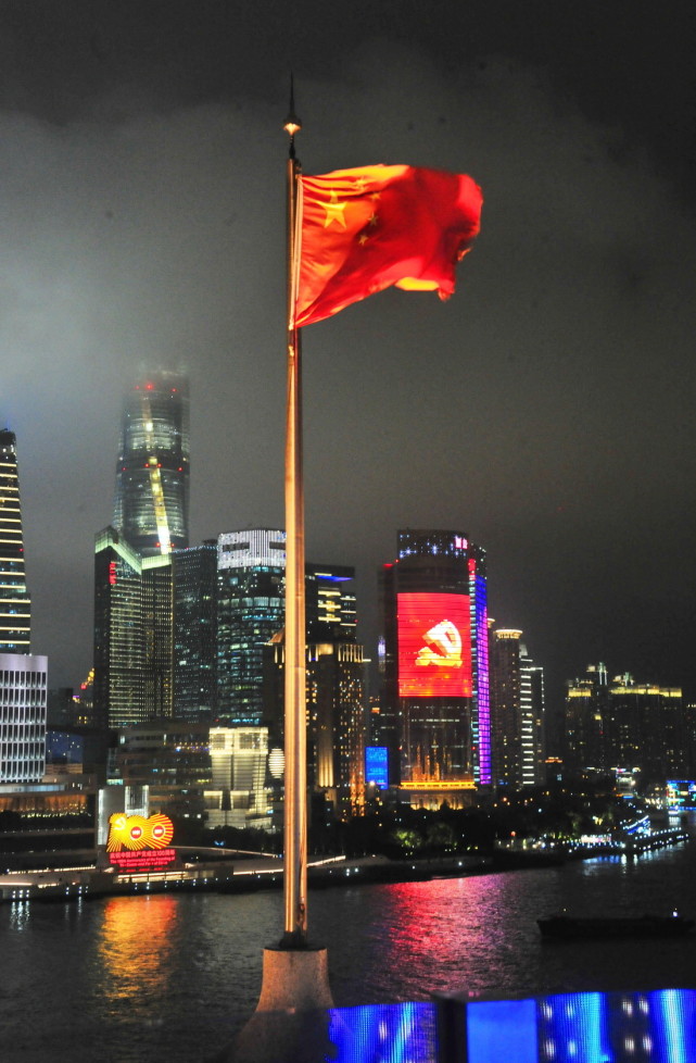 图集永远跟党走光影秀在黄浦江试演