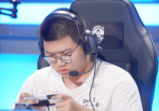 天赋跟fly五五开为何qg杰杰却沦为巅峰期最短职业因2点名声尽毁