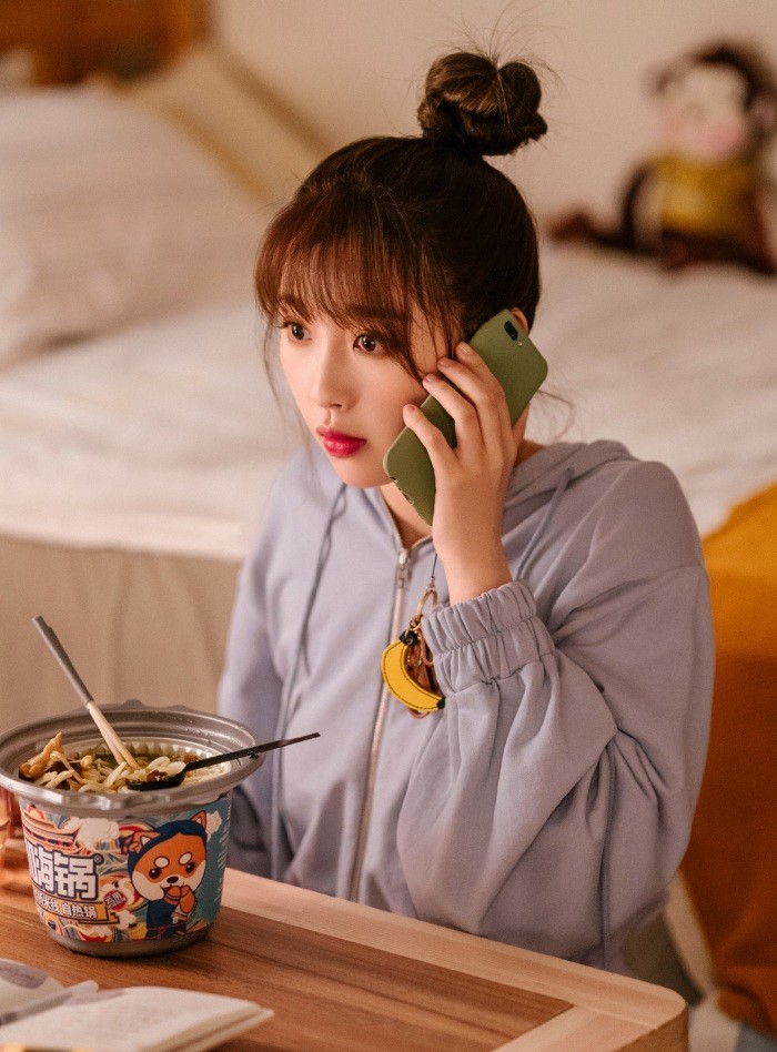 《月光变奏曲》虞书欣怎么那么会穿?戏中单品让人好想要～_腾讯新闻