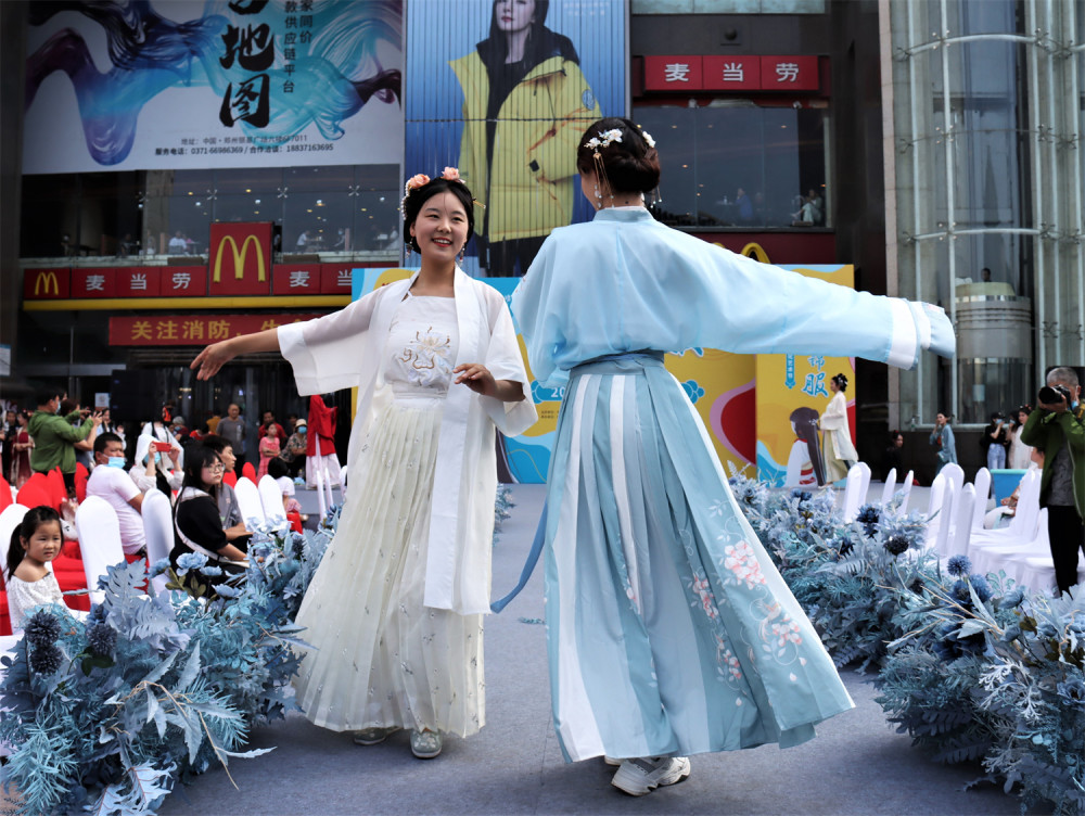 汉韵锦服▏2021郑州汉服文化节在郑州银基广场盛大开启