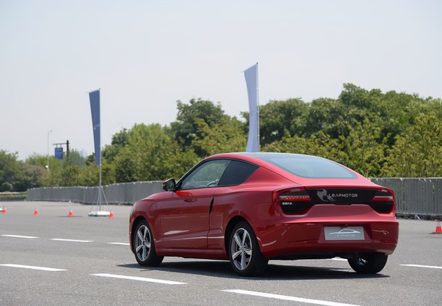 最美纯电动车零跑s01双门四座无框车门轿跑车身