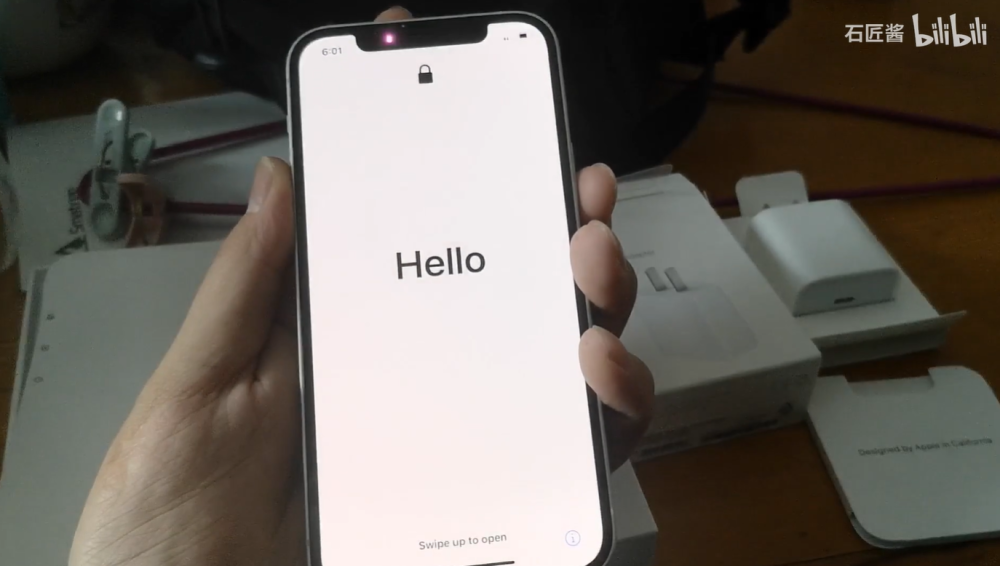 苹果ios 15 重新设计iphone 激活界面 毛玻璃 手写字 全网搜