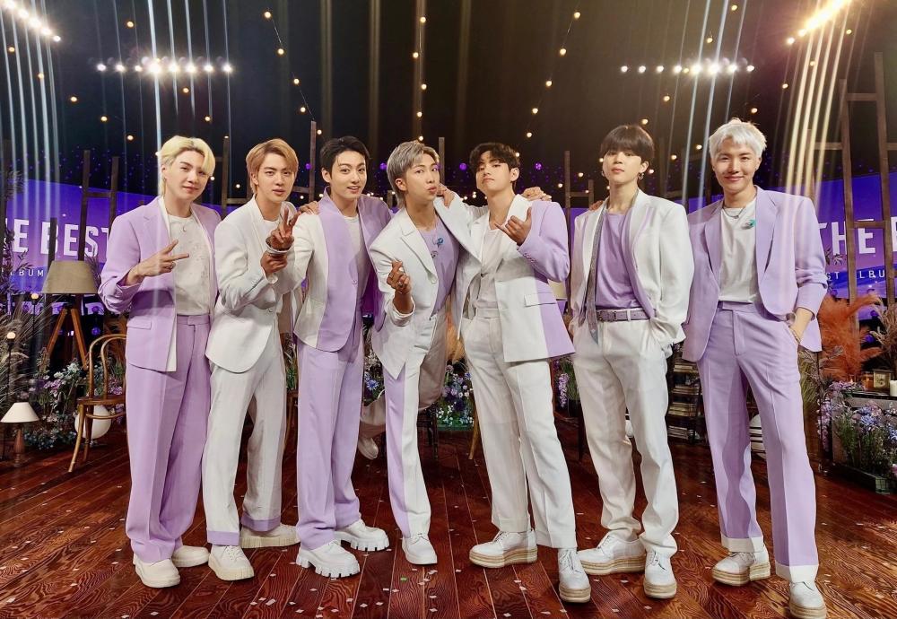 bts全员西装帅气合影金泰亨剪短发逆回奶狗九头身似漫画少年