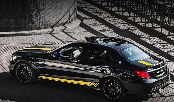 奔驰amg版c63实拍动感造型八缸引擎预售98万实车真霸气