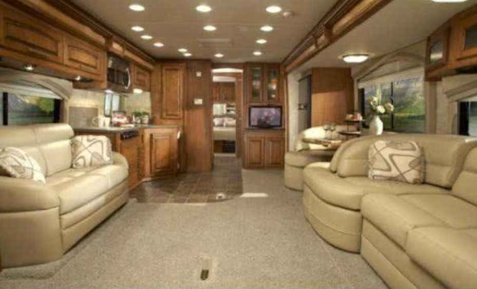 成龙独一无二的房车价值518万号称移动别墅居然最怕洗车