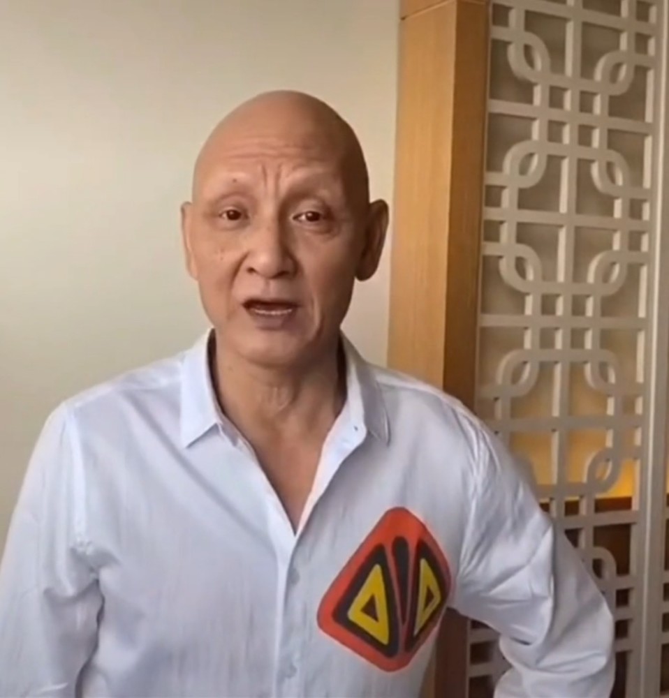 坏人专业户杜玉明罕露面面庞黝黑顶标志性光头抬头纹显眼