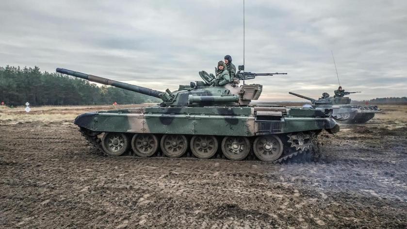 亚美尼亚军队装备的t-72主战坦克