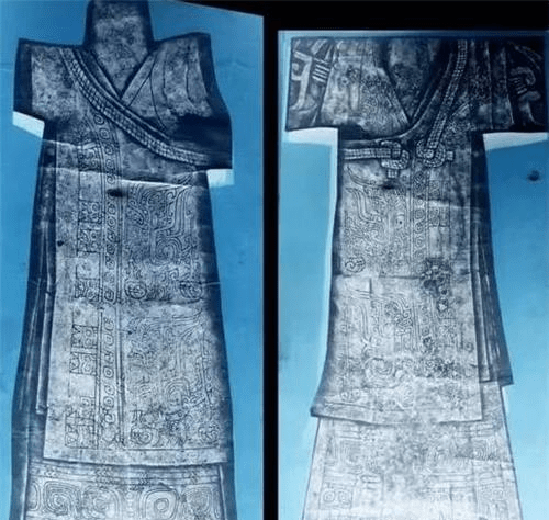 三星堆遗址挖出的青铜女人像,揭示古蜀国女子,穿什么衣服的秘密