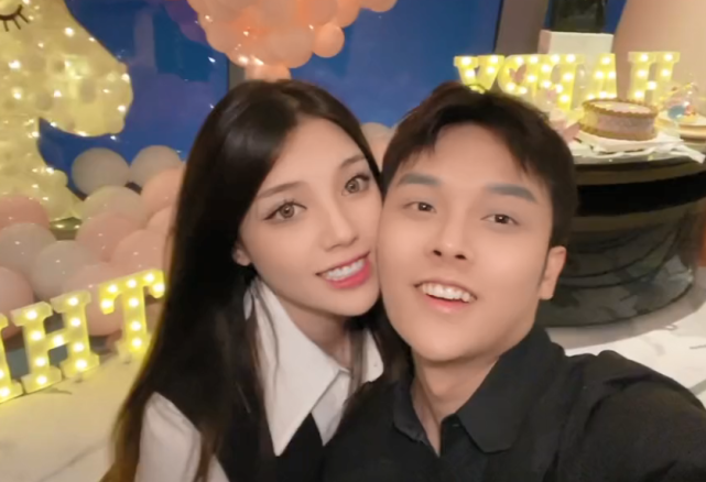 小猪晒与兜儿的转账记录未读消息成亮点小网红的倔强