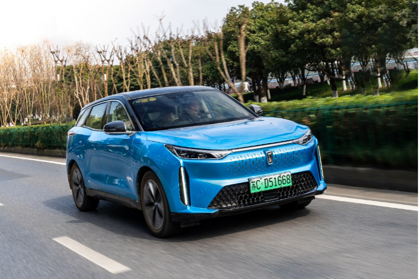 一城e彩一汽奔腾e01超长评测杭州成都