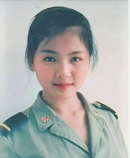好多女星都是文艺兵出身刘涛脸圆圆董洁是天生丽质没错了