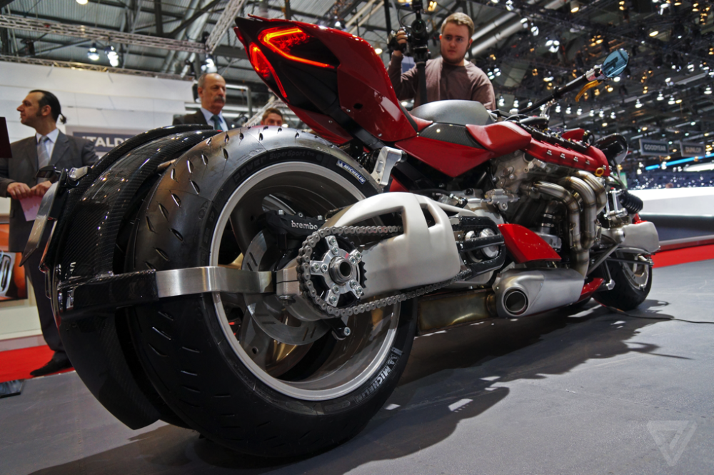 玛莎拉蒂的心脏移植在机车上,找不到合适的公路