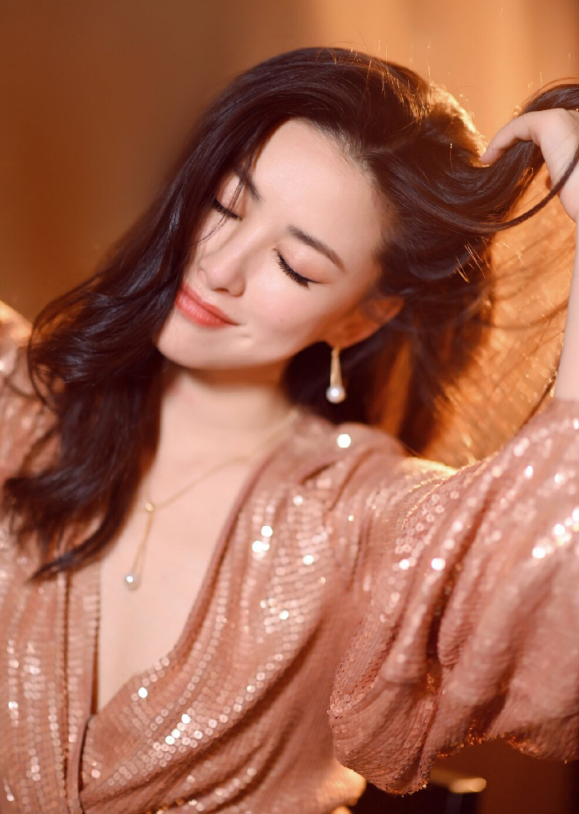 "京圈贵名媛"朱珠:明明一出生就是公主,非要靠自己活成女王