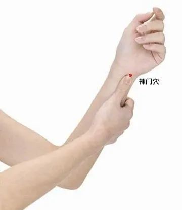 中医养生:手臂内侧有三个护心穴