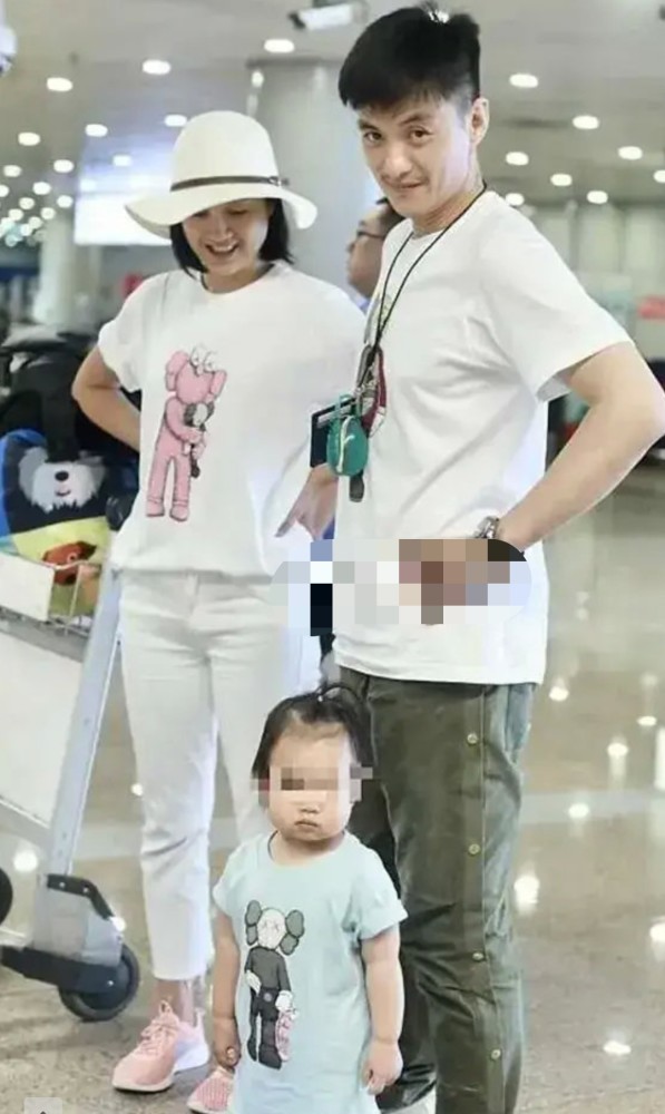 朱丹晒二胎后真实状况,粗胳膊,大宽胯,还有小肚子,身材走形很明显