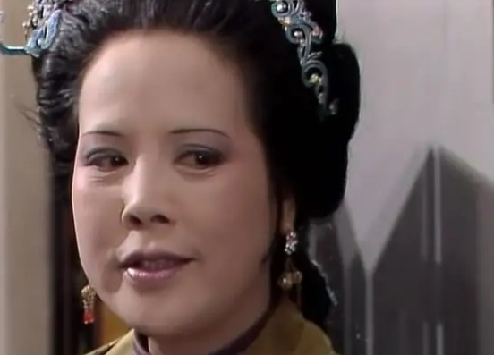 当荣国府被抄家后邢夫人和王夫人的结局如何皆是无限悲凉