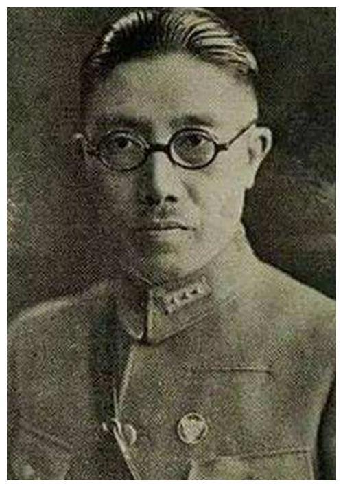 军统特务头子戴笠仅是副局长,那正局长是谁?来头更大,名字耳熟