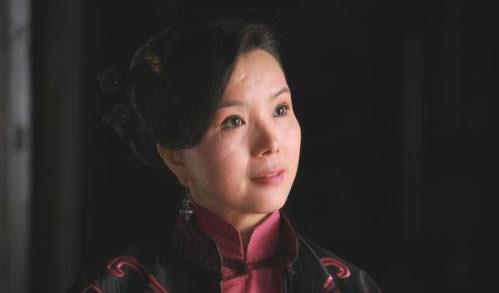 主要成就是在话剧舞台,由她主演的话剧《红红的雨花石》曾获得过全国