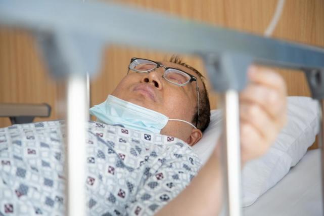 山西男子陪妻去医院做产检,妻子很正常,他却住院3年花了60万