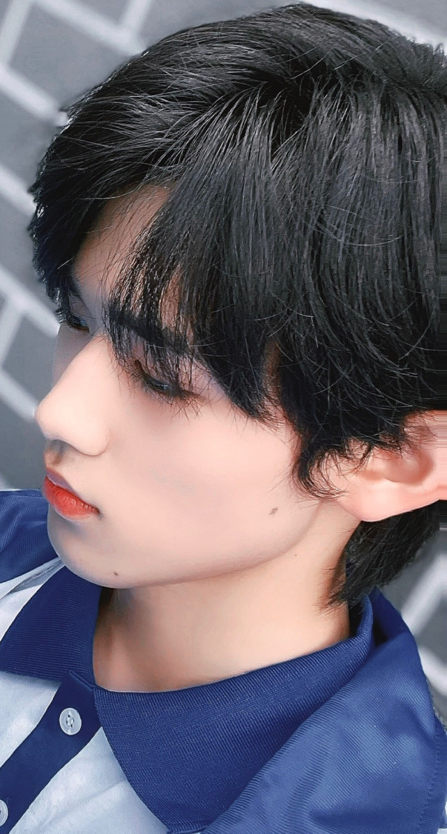 爱豆壁纸宋亚轩高中生