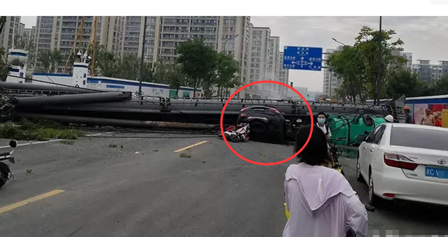 浙江宁波打桩机倒塌：亿万身家总裁赵庆与女儿被砸身亡(图4)