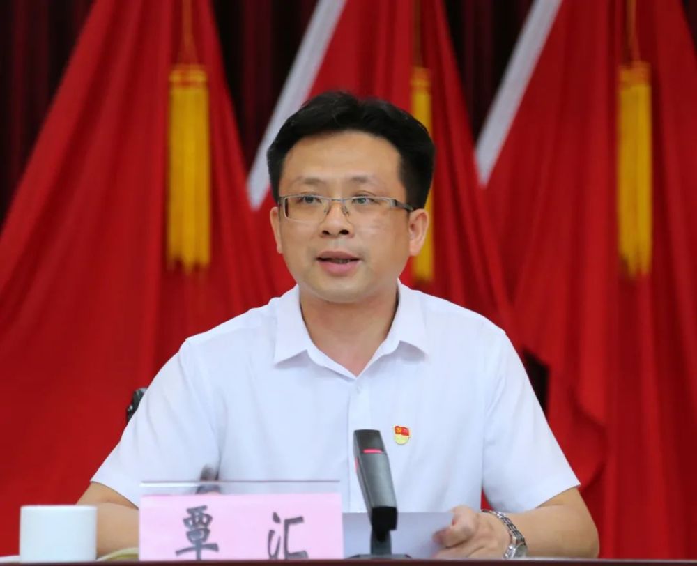 市公安局召开领导干部会议宣布市公安局主要领导的任职决定