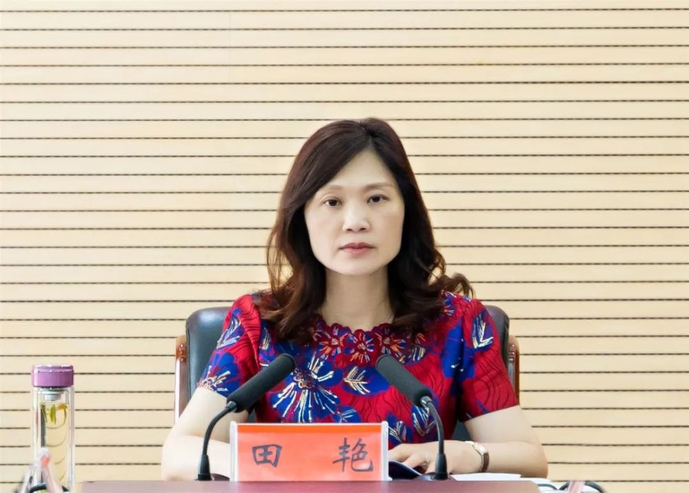 会上,张吉刚,郑敏,吴泽军,周佐春,黄琨同志紧密联系分管领域和实际