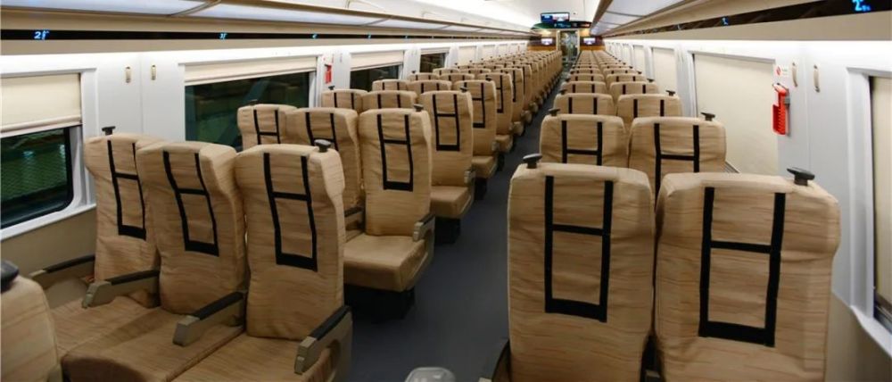 个座位都设置了usb充电接口,配合全车覆盖的基于5g通讯技术的无线网络