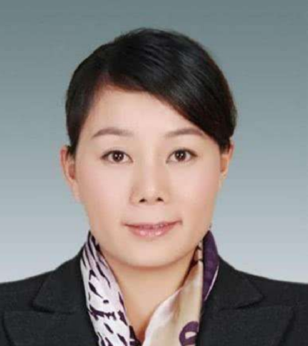 中国最牛女服务员小学毕业文凭17岁进海底捞40岁成亿万富翁