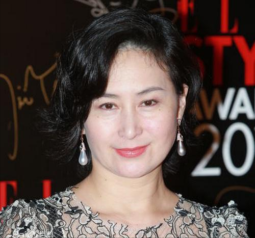 豪门媳妇罗秀茵被赌王家族太子专宠陪逛街帮拎包比奚梦瑶受宠多了