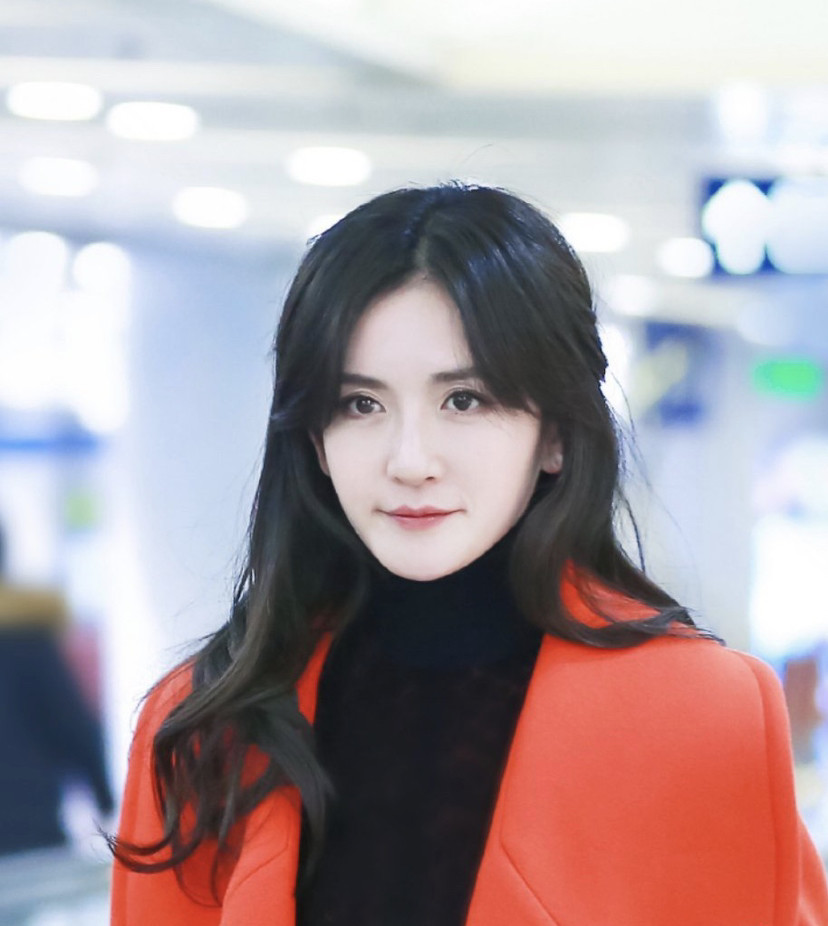 娱乐圈微博粉丝排行榜_女星微博粉丝数Top10!热巴超唐嫣,赵丽颖9000万粉,杨幂1.12亿