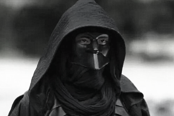 两个喜欢戴面具的将军一个是四大美男子之一一个和岳飞并论