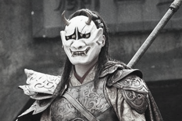 两个喜欢戴面具的将军一个是四大美男子之一一个和岳飞并论