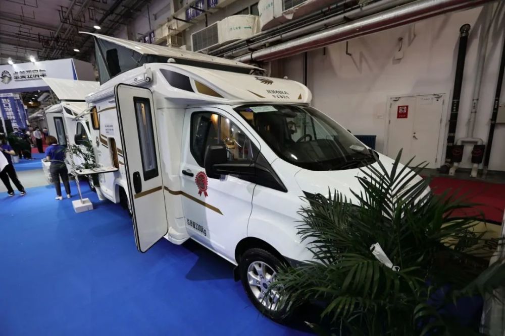 loft布局房车,楼梯设计是最大亮点,这台卓美亚卓越x2很吸睛_腾讯新闻