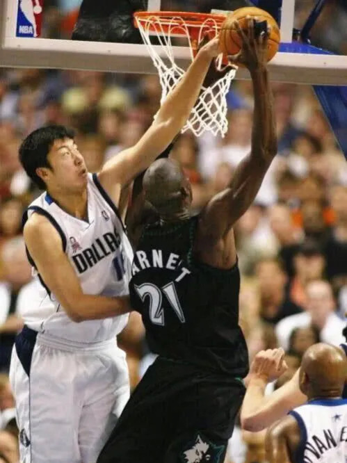 王治郅 答球迷：王治郅巅峰期放在现在的NBA能不能成为全明星球员？