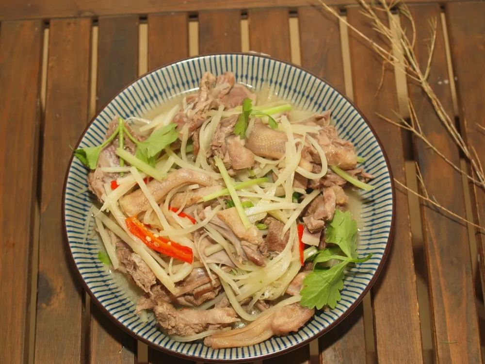 仔姜焖鸭肉,潮汕的传统家常菜,只有夏天的餐桌上才可以吃到
