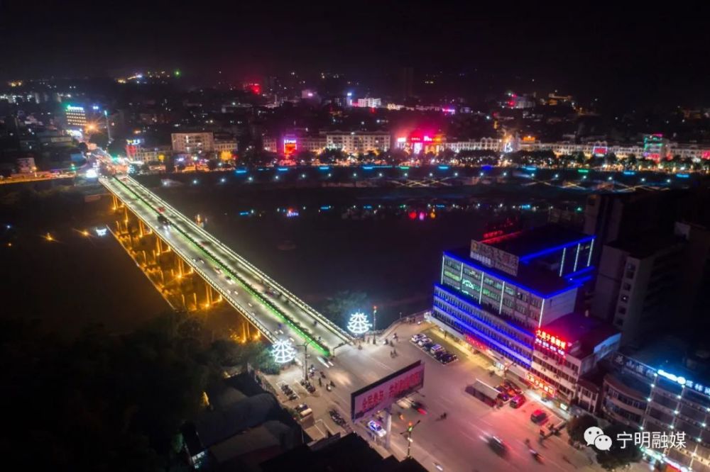 花山音画宁明如梦似幻江滨夜