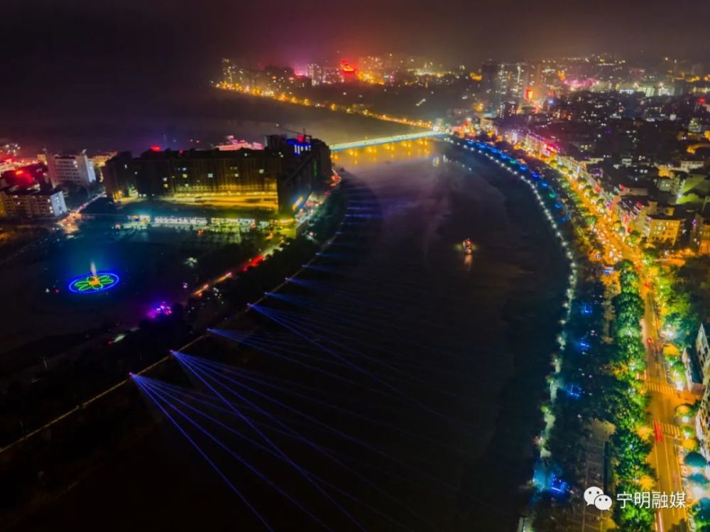 花山音画宁明如梦似幻江滨夜