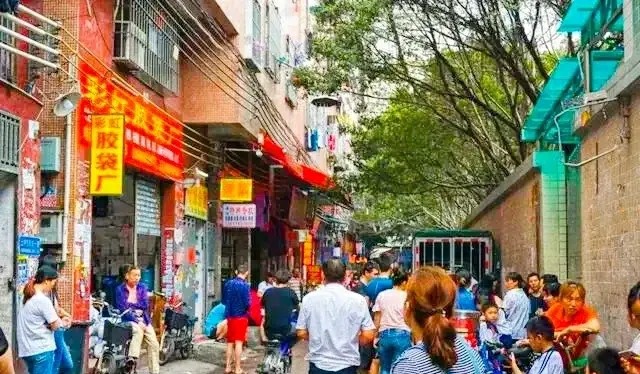 广州最高人气的城中村"员村",被人吐槽"又挤又乱,阴暗潮湿一股霉臭味
