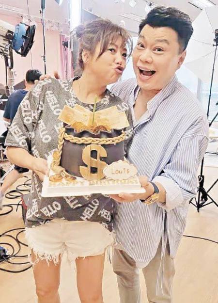 阮兆祥与王祖蓝,李思捷录制节目的那天,恰逢迎来阮兆祥的生日,作为