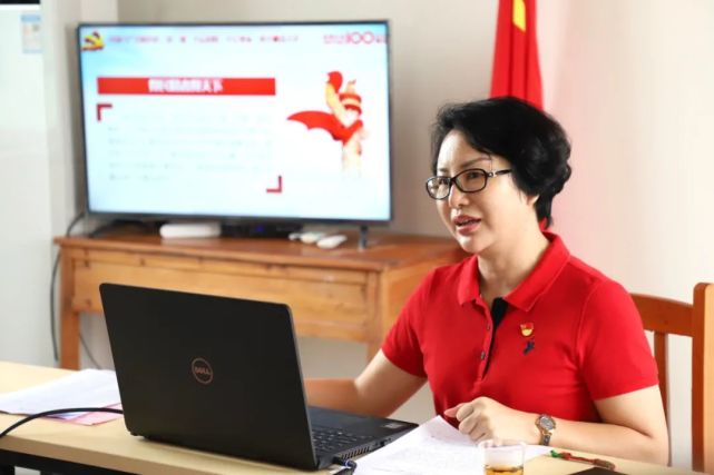 市商务局党组书记局长朱雁玲到挂点联系村开展专题党课讲座暨乡村振兴